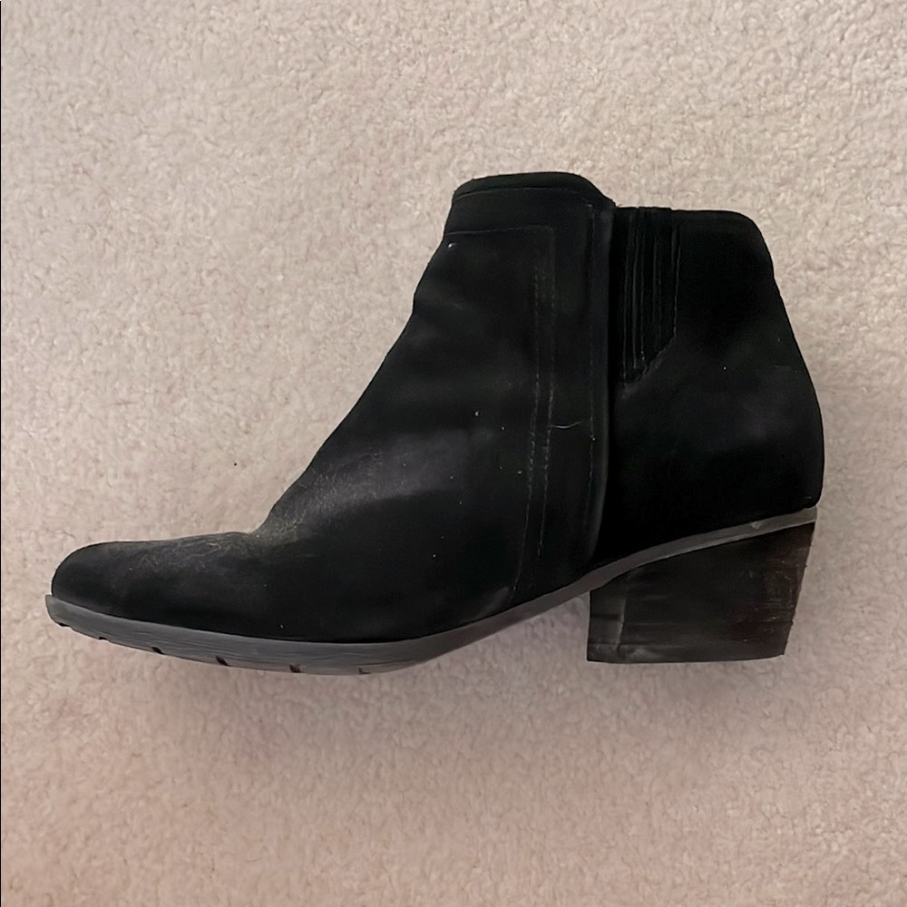 Blondo black ankle booties